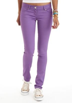 violetinė spalva drabužiuose